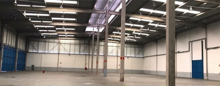 Excelente Galpão para Locação em Bonsucesso Guarulhos São Paulo com 5.000m² Moura Galpões